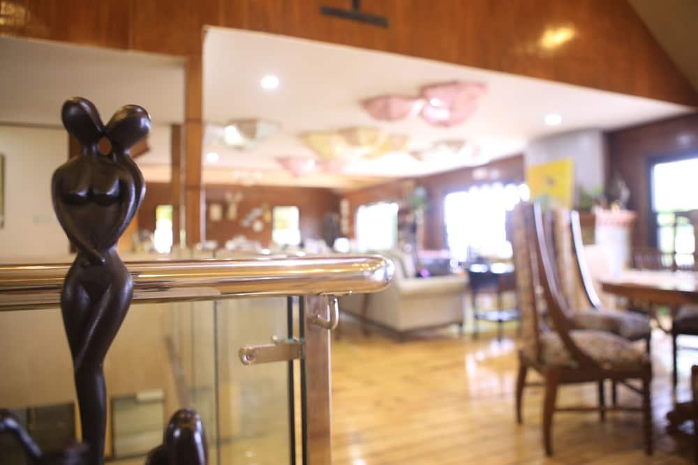 The Lakeview Suites Tagaytay City Eksteriør billede