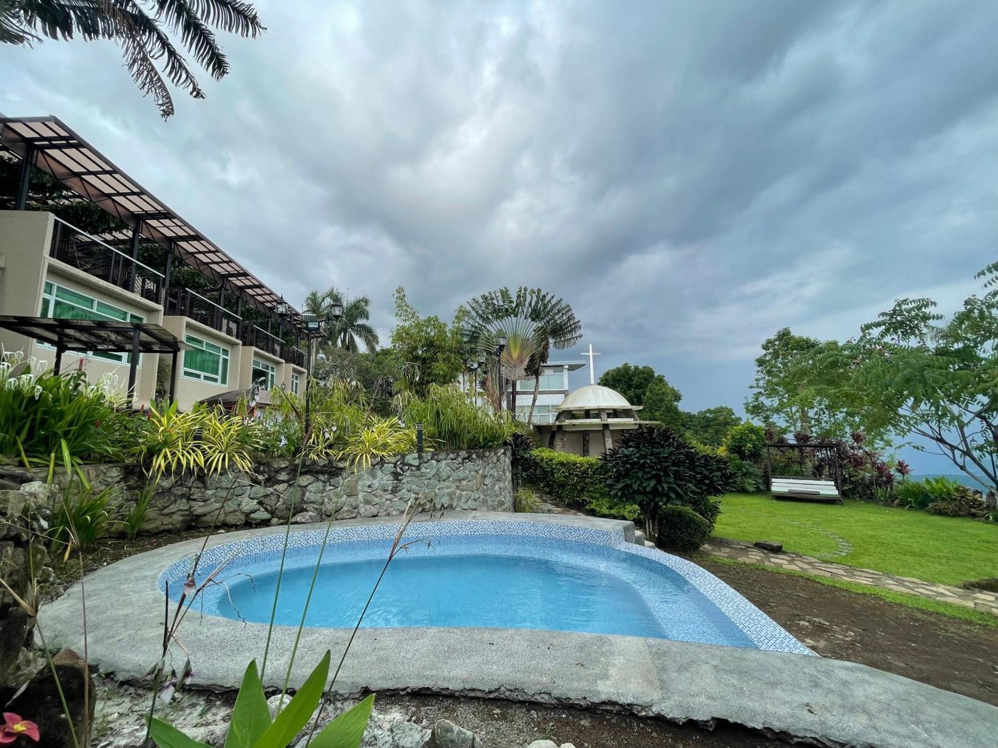 The Lakeview Suites Tagaytay City Eksteriør billede