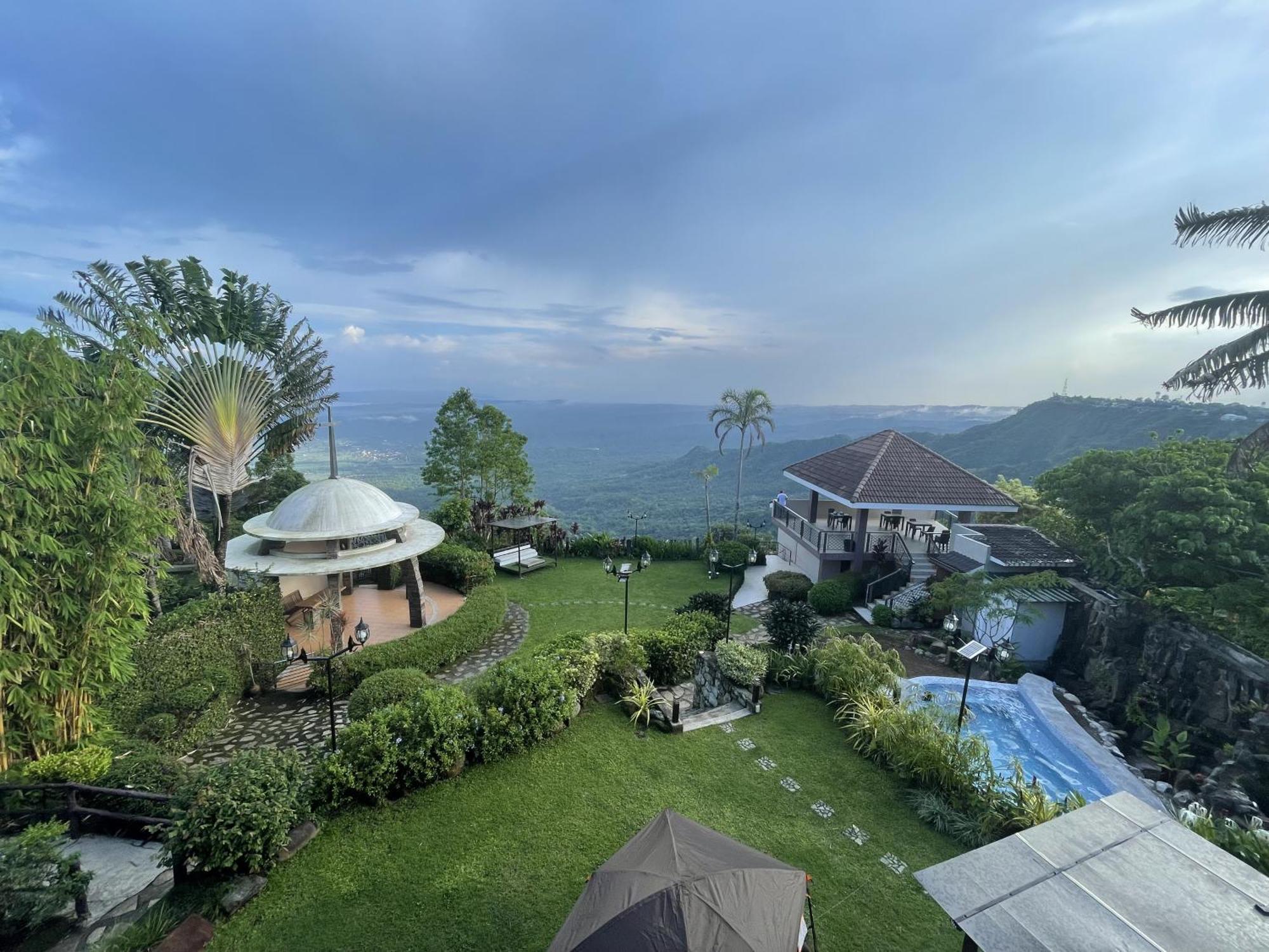 The Lakeview Suites Tagaytay City Eksteriør billede