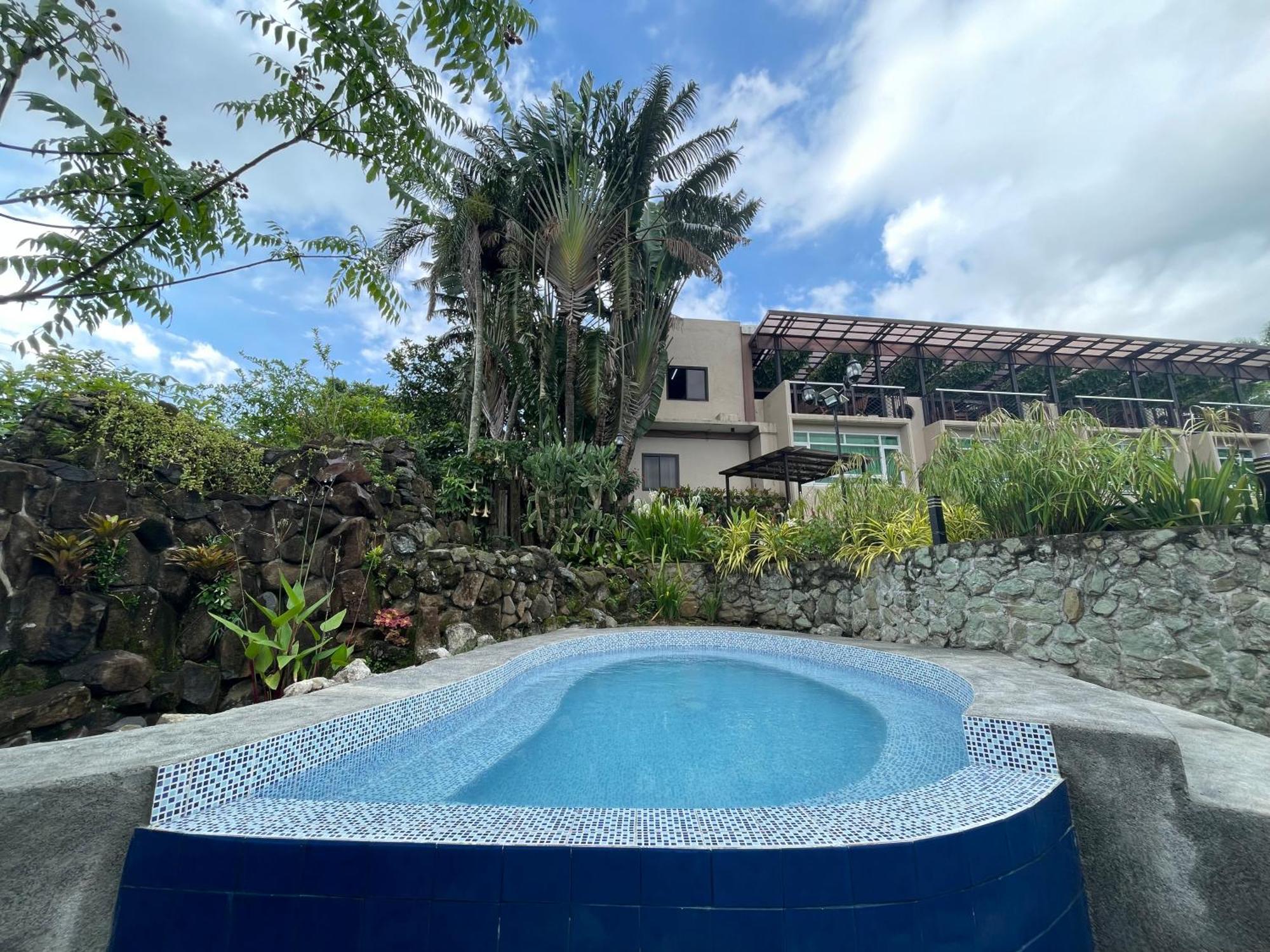 The Lakeview Suites Tagaytay City Eksteriør billede