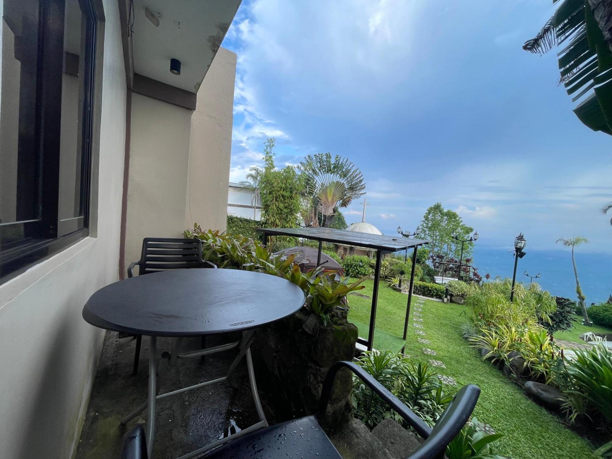 The Lakeview Suites Tagaytay City Eksteriør billede